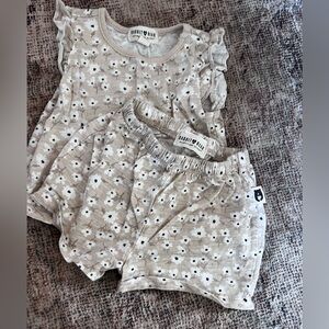 4/$20 Rabbit + Bear Baby Outfit Set 12 Months